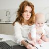 Wie Frauen ihre Karriere nach der Elternzeit selbst sabotieren – und welche Fehler es unbedingt zu vermeiden gilt
