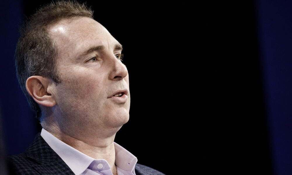 Amazon: Andy Jassy investiert und räumt auf