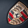Porsche-logo auf Auto