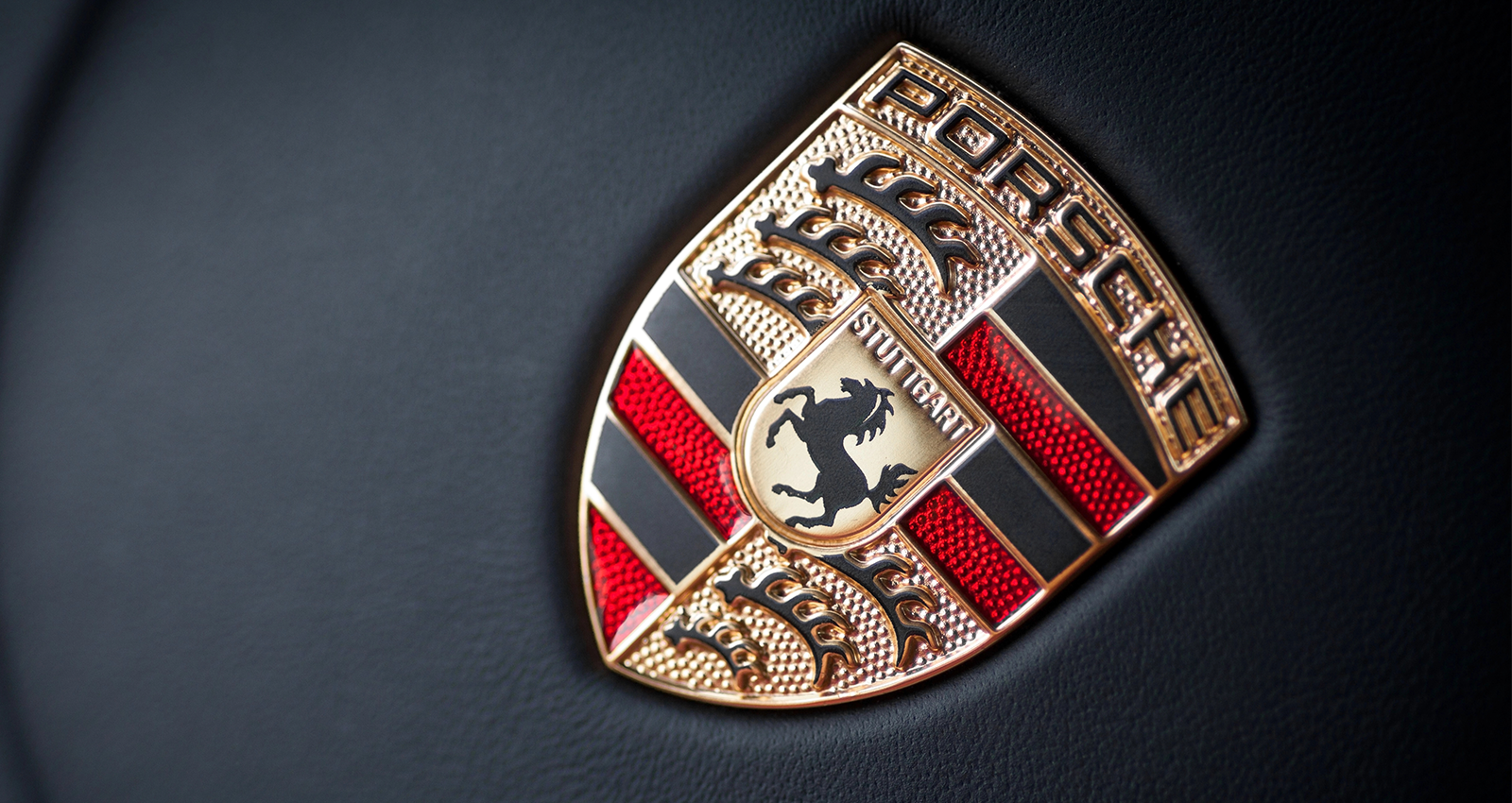 Porsche-logo auf Auto