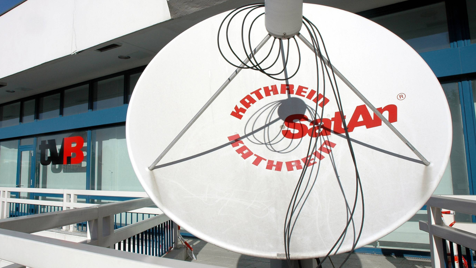 Satellit mit Kathrein-Logo