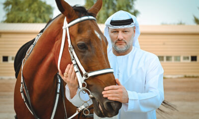 Frank Heister (rechts) mit einem Pferd (links)
