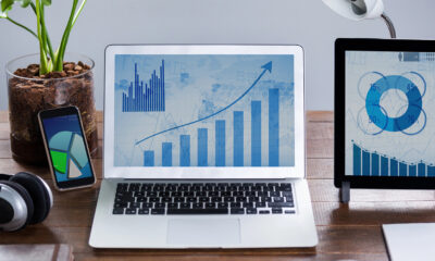 Laptop mit Wachstumskurve