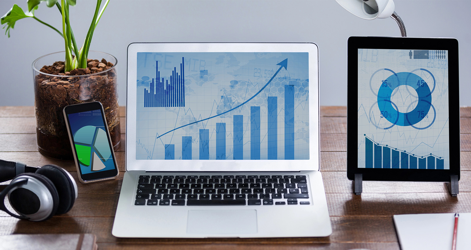 Laptop mit Wachstumskurve